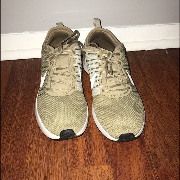 Green Nike’s size 6.5 - Picture 2 of 2